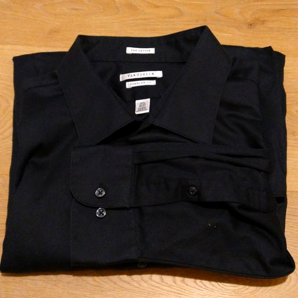 Van Heusen Men's Dress Shirt 18.5 36/37 Black. Great Condition!